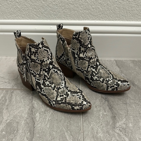 MIA Auden snakeskin print Ankle Booties - Picture 1 of 7